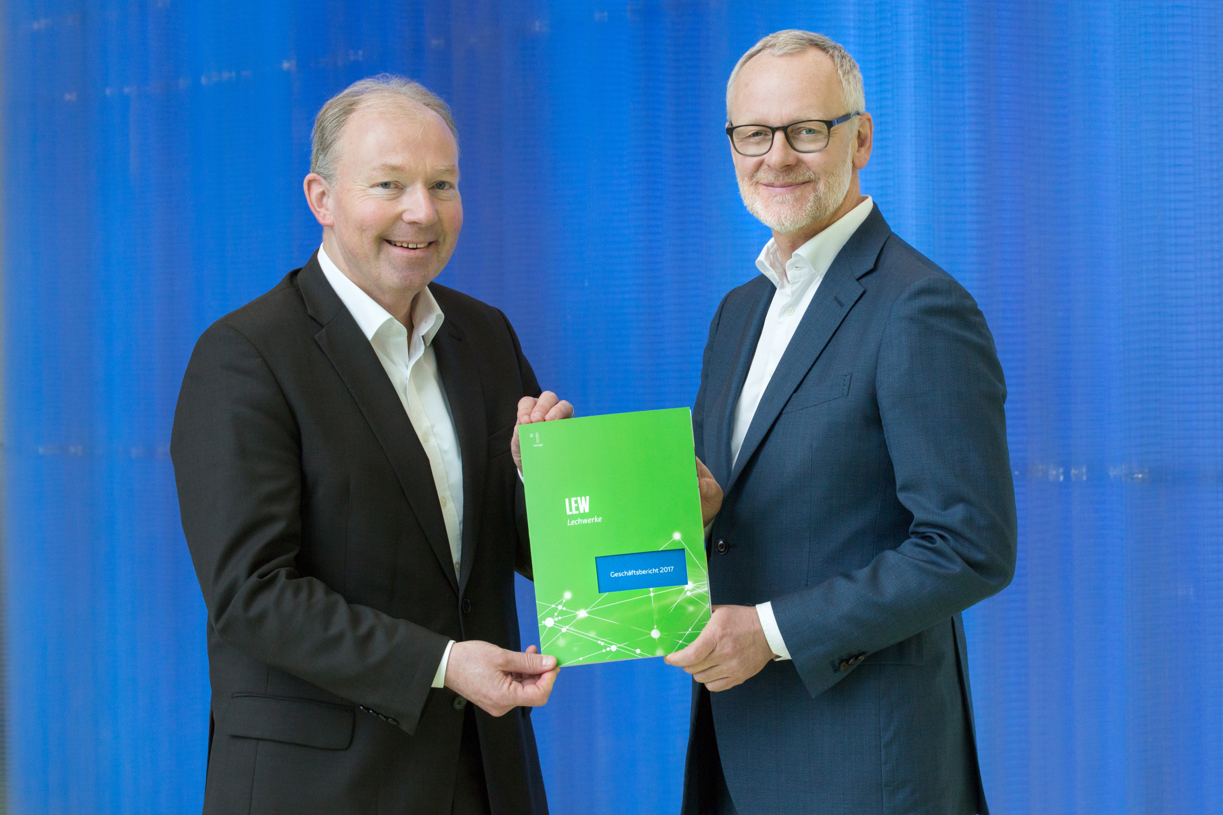 Herr Dr. Markus Litpher und Herr Schürmann bei der Bilanzpressekonferenz der Lechwerke AG 2018.