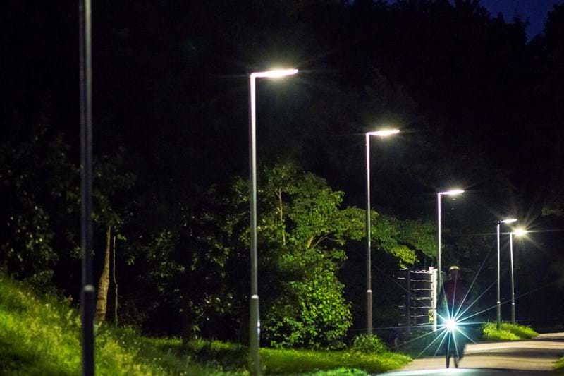 Insgesamt sind es rund 132.000 Leuchtstellen in der Region, bei denen LVN als Partner der Städte und Gemeinden für eine zuverlässige Straßenbeleuchtung sorgt. Störungen können nun mit Hilfe des DSM-Portal einfacher und schneller gemeldet werden.