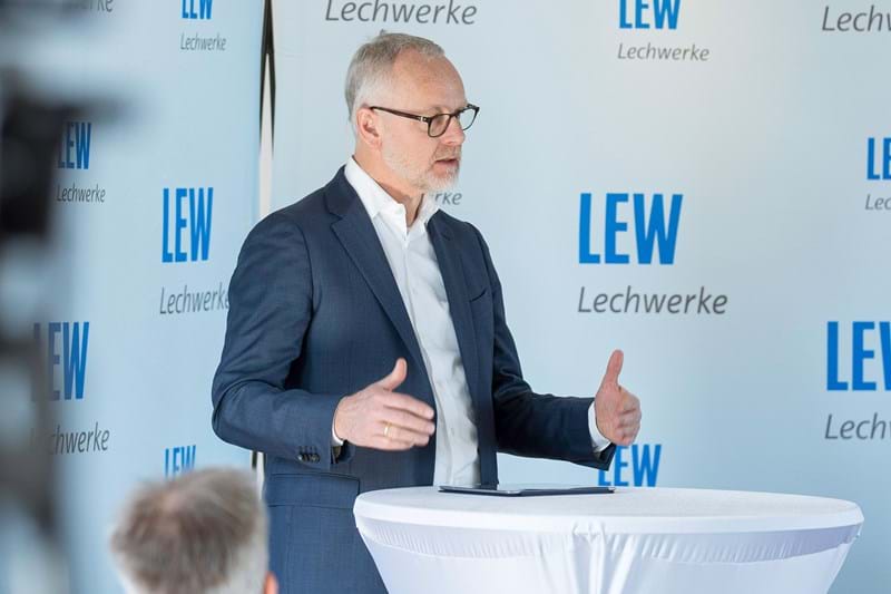 LEW-Vorstand Dr. Markus Litpher berichtet über das Geschäftsjahr 2016.