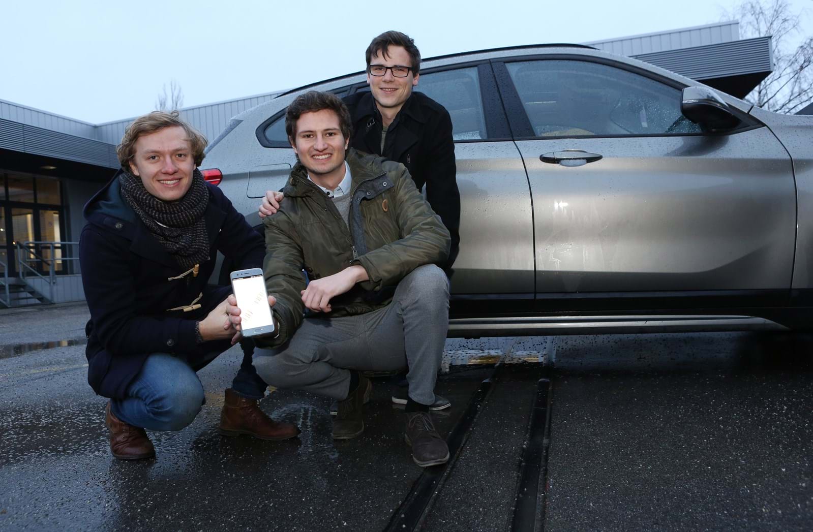 Sonderpreis #smarteRegion für die ParkHereGmbH: Jakob Sturm (links), Clemens Techmer (mitte) und Felix Harteneck (rechts) von dem Start-Up ParkHere