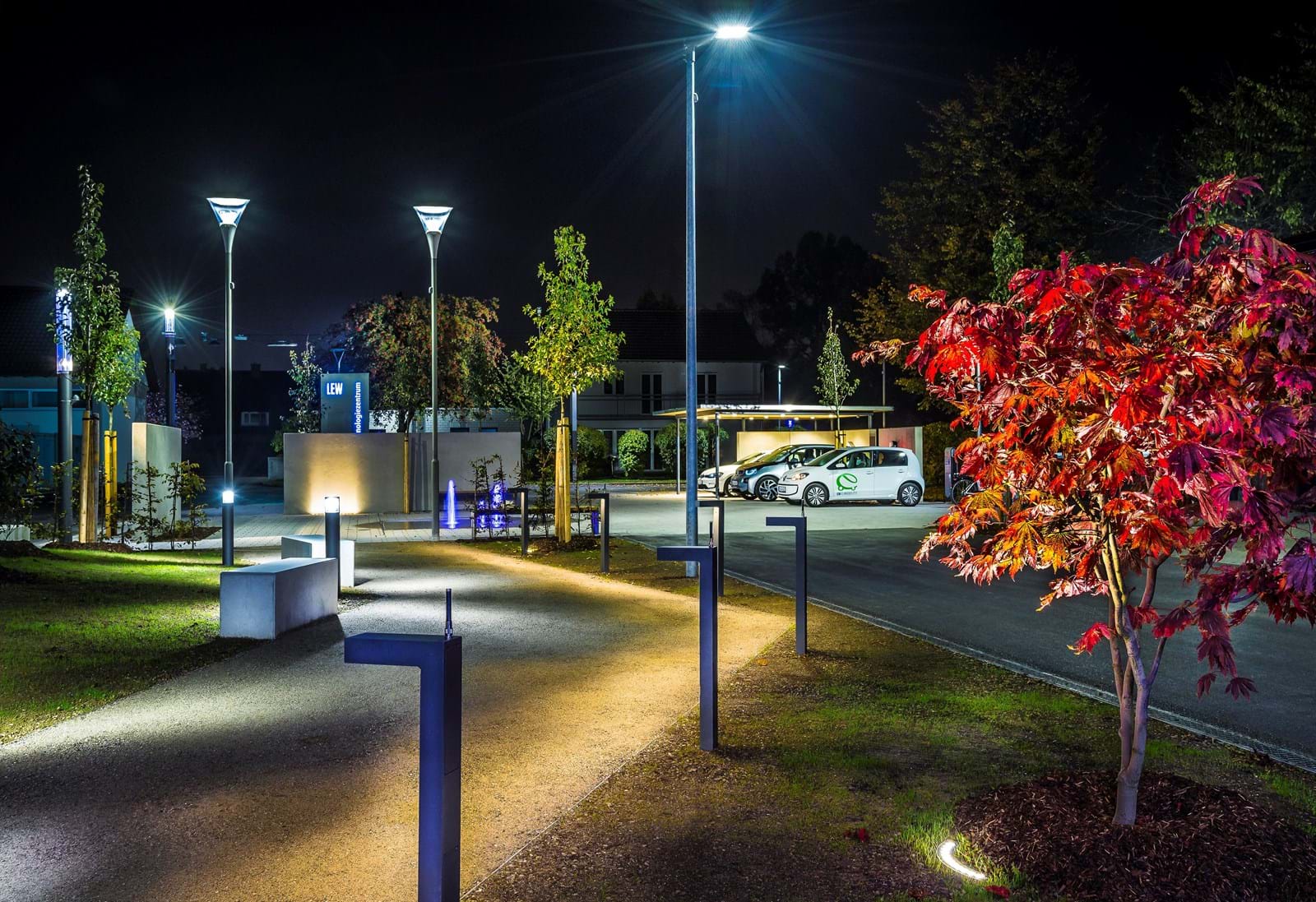 Im LEW Technologiezentrum dreht sich alles um innovative und energieeffiziente LED-Beleuchtungstechnik. Mehr als 100 verschiedene LED-Modelle befinden sich auf der 13.000 m² großen Ausstellungsfläche.