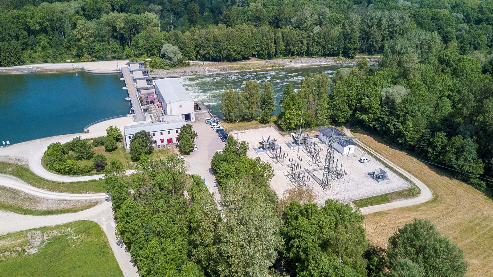 Das Wasserkraftwerk Feldheim am Lech spielte eine zentrale Rolle bei dem Feldversuch.